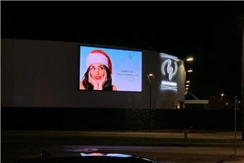 Quadro de avisos exterior do diodo emissor de luz P4.8 instalado em Paris